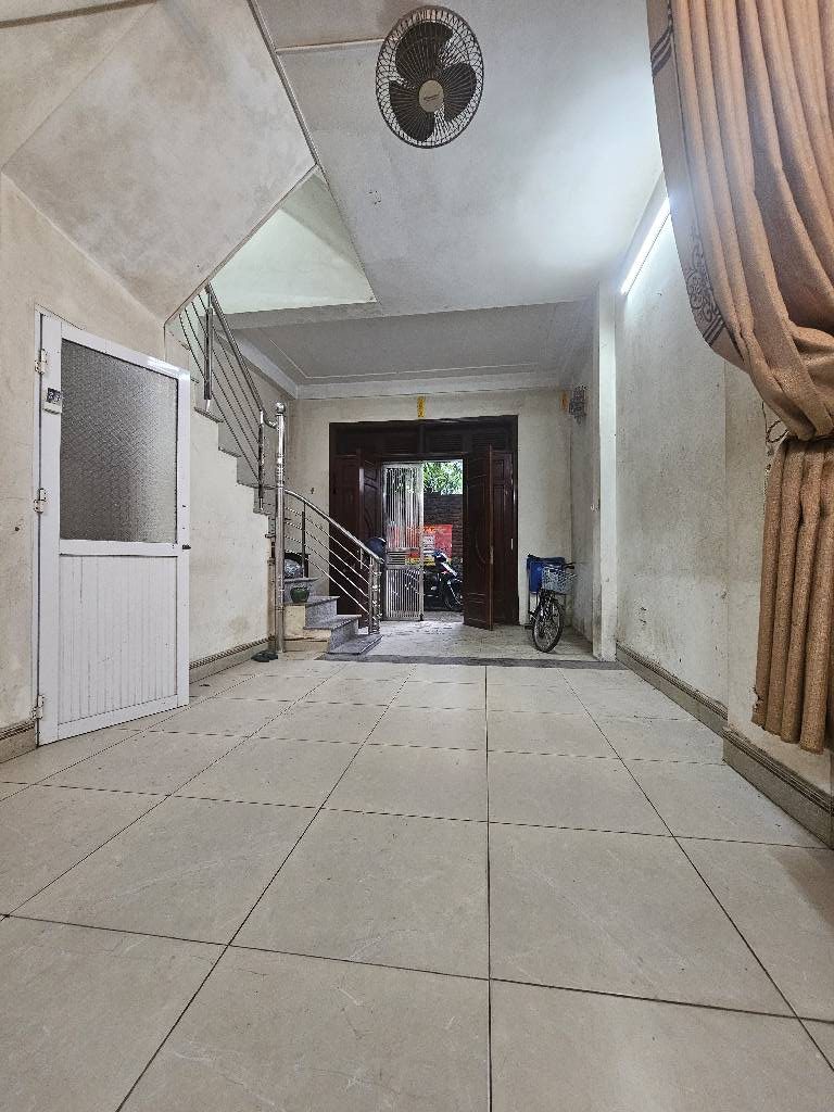 Tam trinh bán nhà 4 tầng dân xây lô góc gần phố hoàng mai