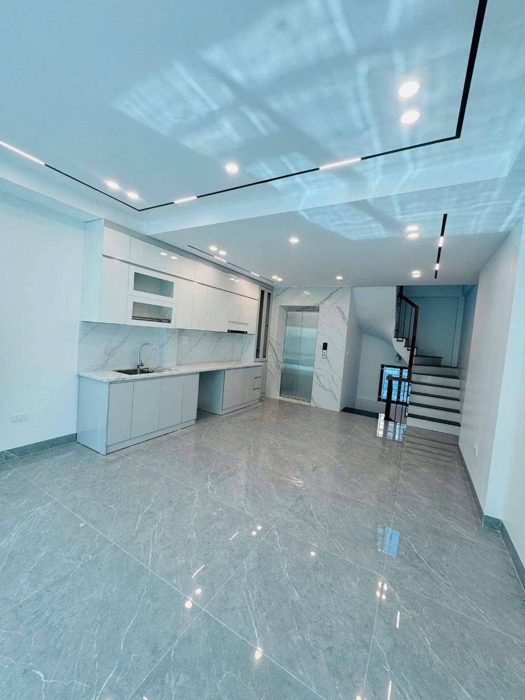 Bán nhà Ngọc Thuỵ-NHÀ MỚI TINH - THANG MÁY-50m-nhỉnh 12 tỷ( TL)