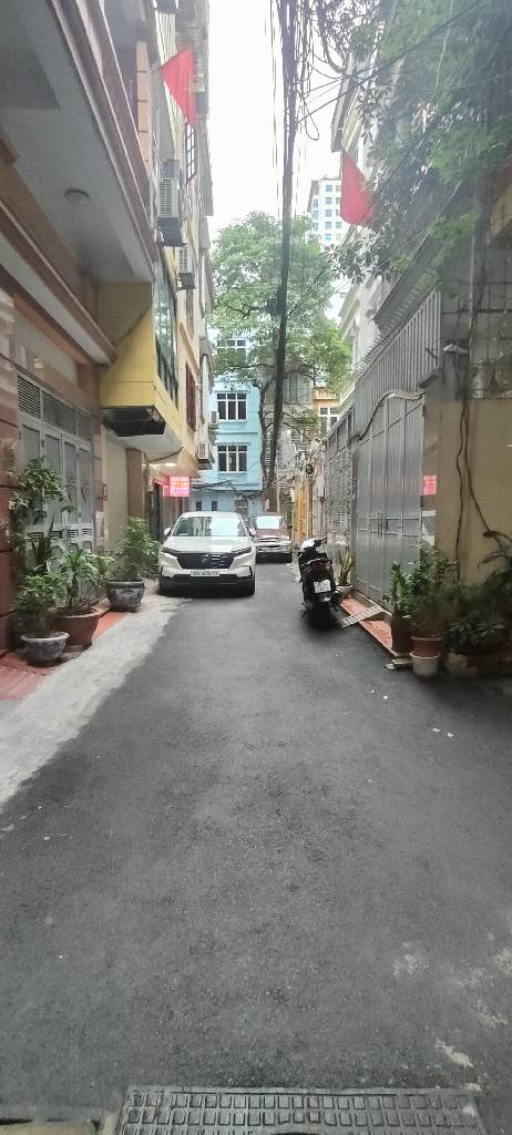 73 Nguyên Trãi 40m 4 tàng, nhà mới ở luôn, sổ vuông, sát ô tô, chỉ 11,5 tỷ