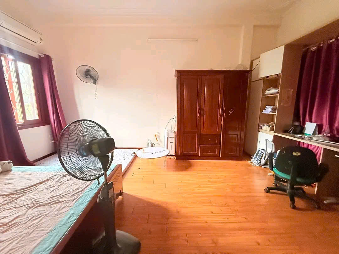 BÁN GẤP NHÀ Ở VŨ HỮU THANH XUÂN GIÁ CHITR 8.35 TỶ