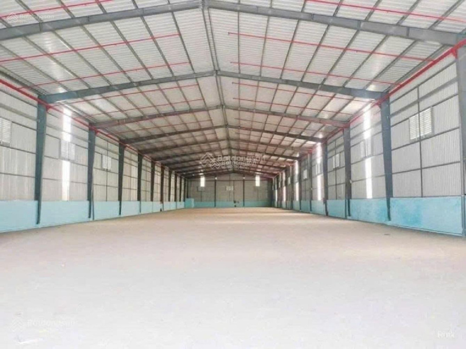 Kho cho thuê 1.800m² KCN Tân Bình nền bê tông, xe container đậu được giá 126.000đ/m²