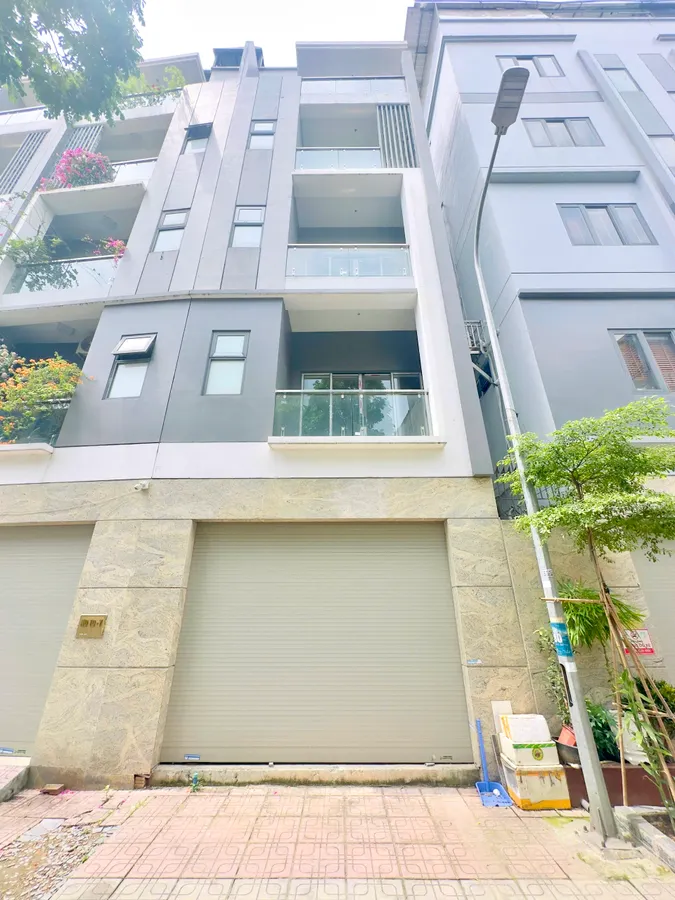 NHÀ MỚI Ô TÔ ĐỖ CỬA VÀO NHÀ Phố Lý Sơn 73m2 6 tầng mặt tiền 5m,17.2 tỷ Long Biên Hà Nội.