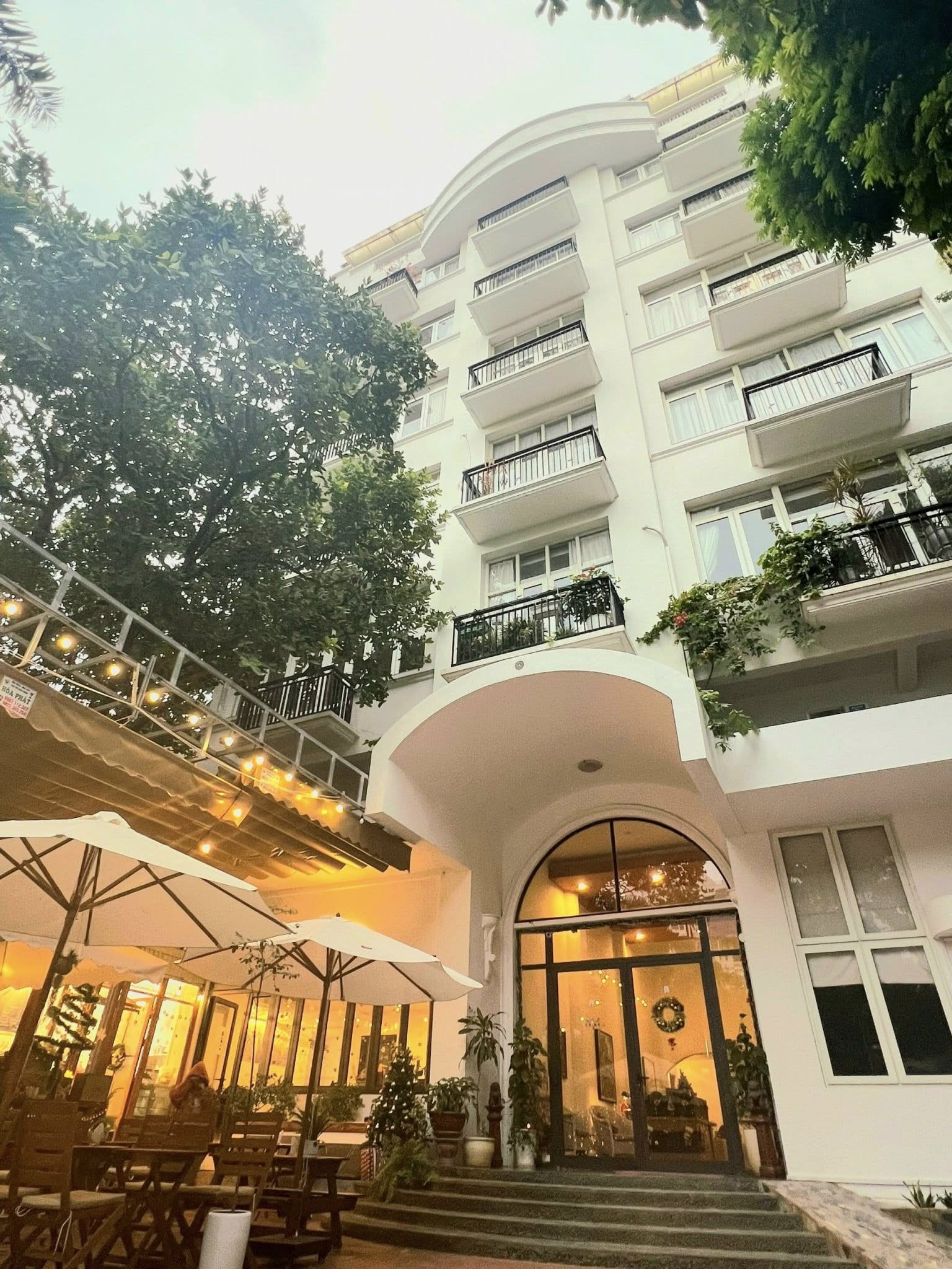 BÁN TÒA APARTMENT SIÊU VIP TÂY HỒ – 640M² ĐẤT – 8 TẦNG – DÒNG TIỀN CỰC KHỦNG – GIÁ 250 TỶ