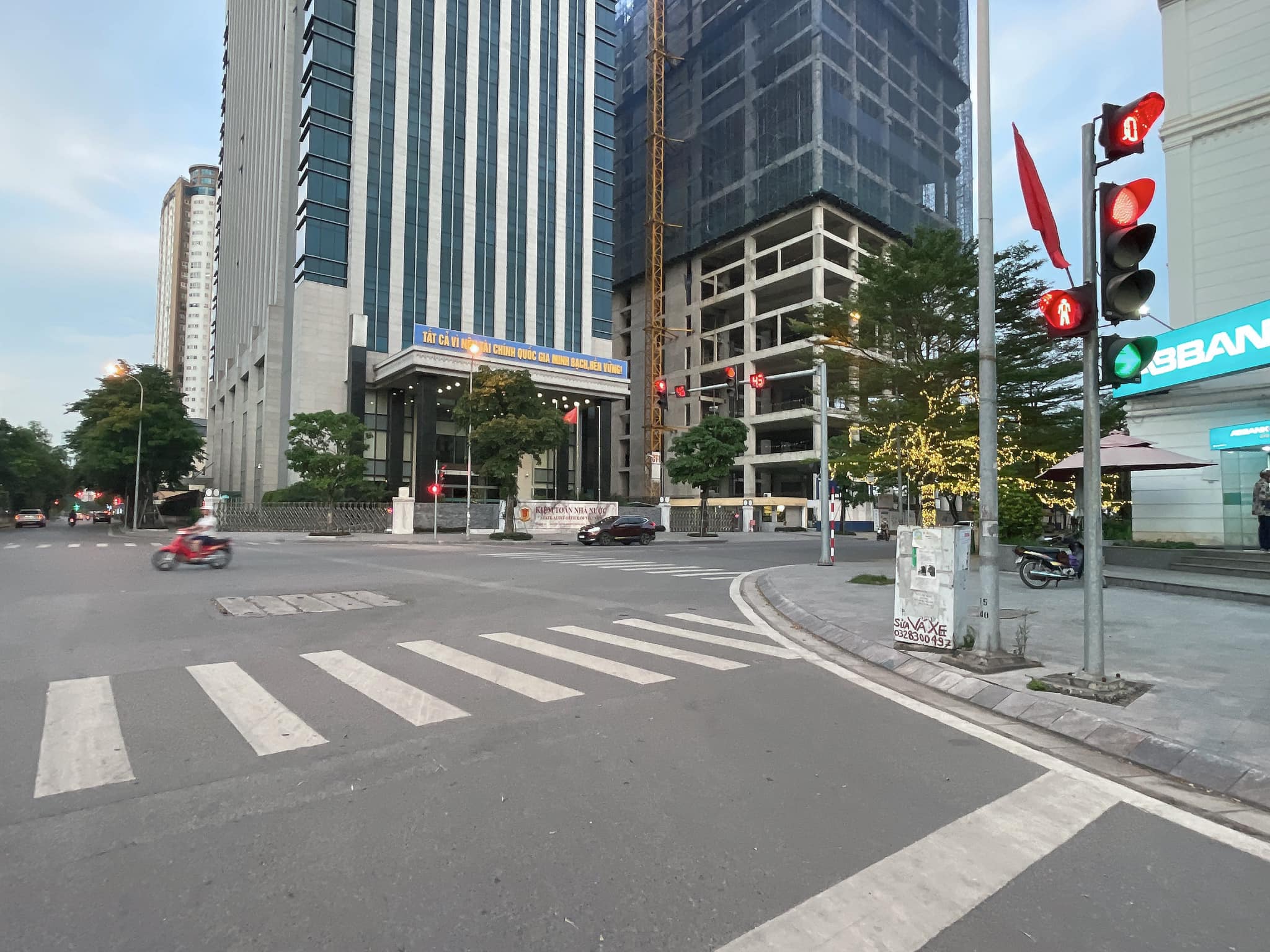 Bán nhà khu phân lô 108m2 6t MT4.9, phố Dương Đình Nghệ, ở hoặc làm văn phòng, 31.3 tỷ
