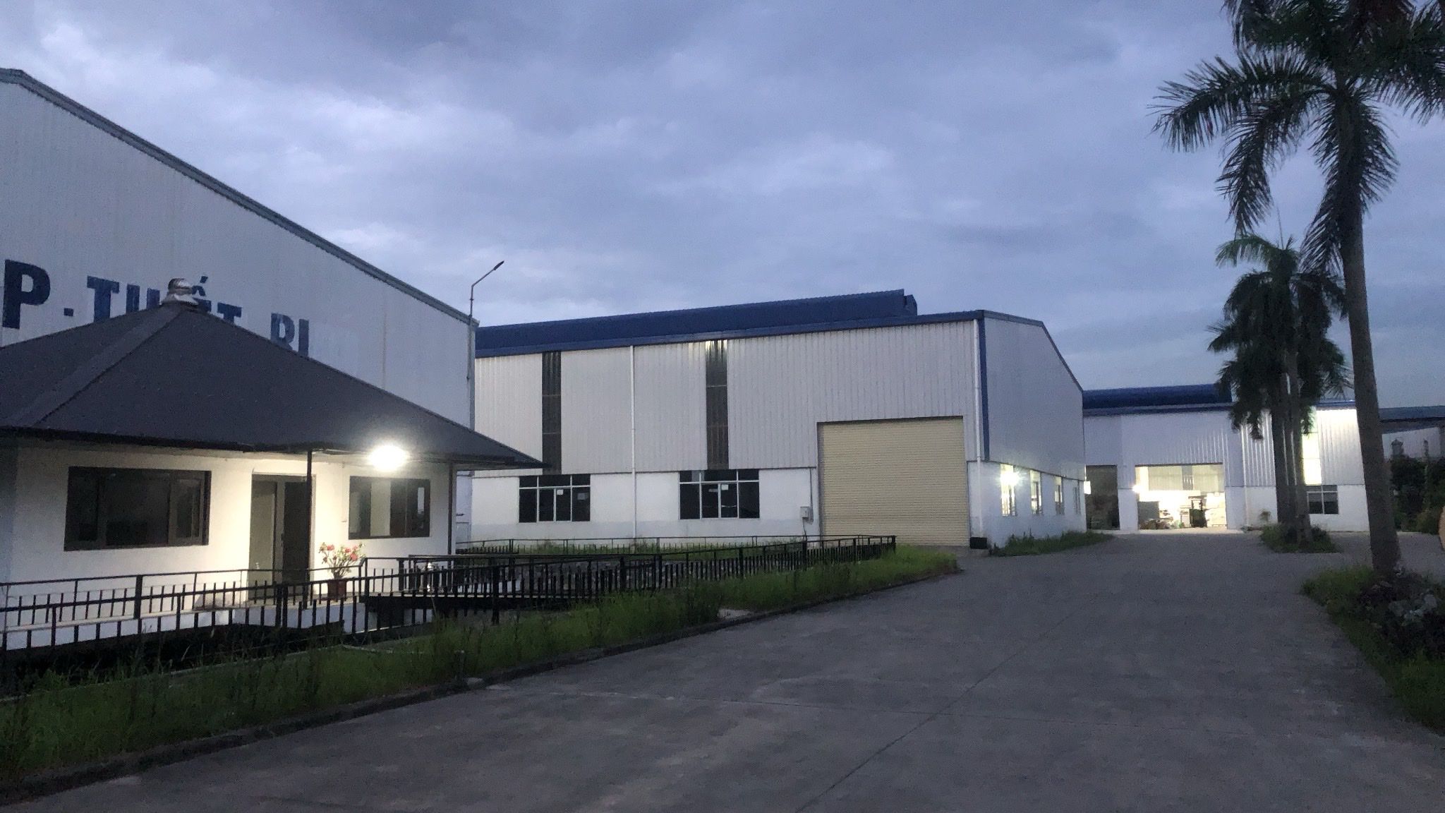 CẦN SANG NHƯỢNG KHO XƯỞNG 3.500M2 - KCN DUYÊN THÁI - THƯỜNG TÍN - CHỈ 30 TRIỆU/M2