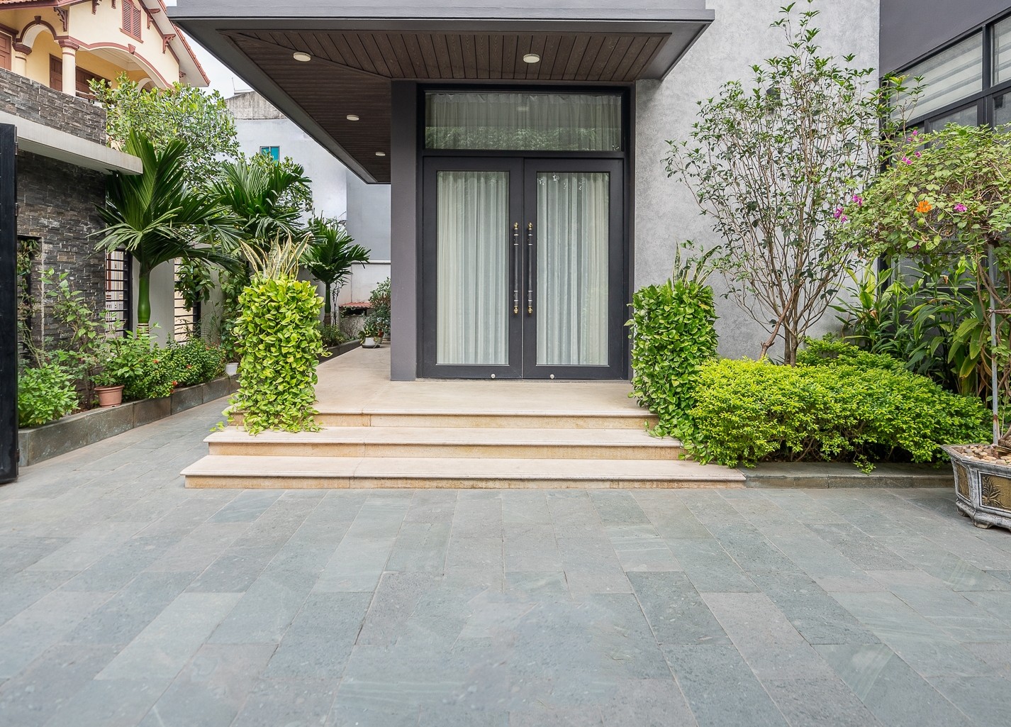 Chủ vay bank nhảy nhóm! Bán gấp biệt thự Linh Đàm - 310m2 - 59 tỷ - gần hồ