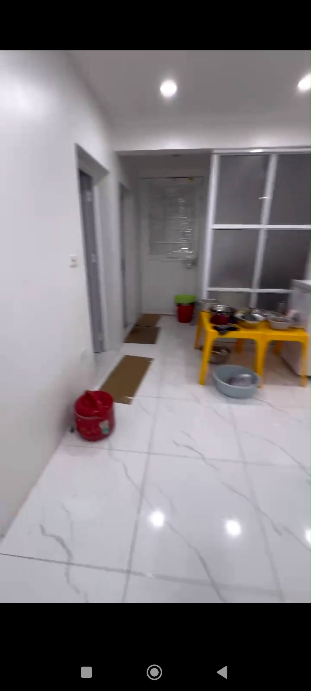 Cho thuê nhà TT tầng 1 Chùa Quỳnh, Hai Bà Trưng, Hà Nội. 9tr/tháng. 60m, mặt tiền 4m, ngõ 2 ô tô tránh, 2 ngủ, 1 VS, 1