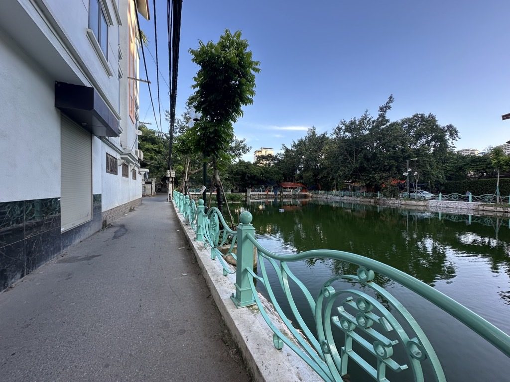 Quan Nhân, 44m 6 tầng, mặt tiền rộng, sát Hồ, nhà đẹp, nội thất xịn, thoáng mát yên tĩnh