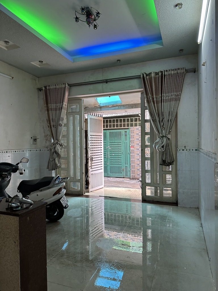 Bánnhà cách 2 căn ra PhanVănTrị, P.5 Gòvấp, 5tầng BTCT 5PN, 4.5 x12, chỉ 6tỷ95