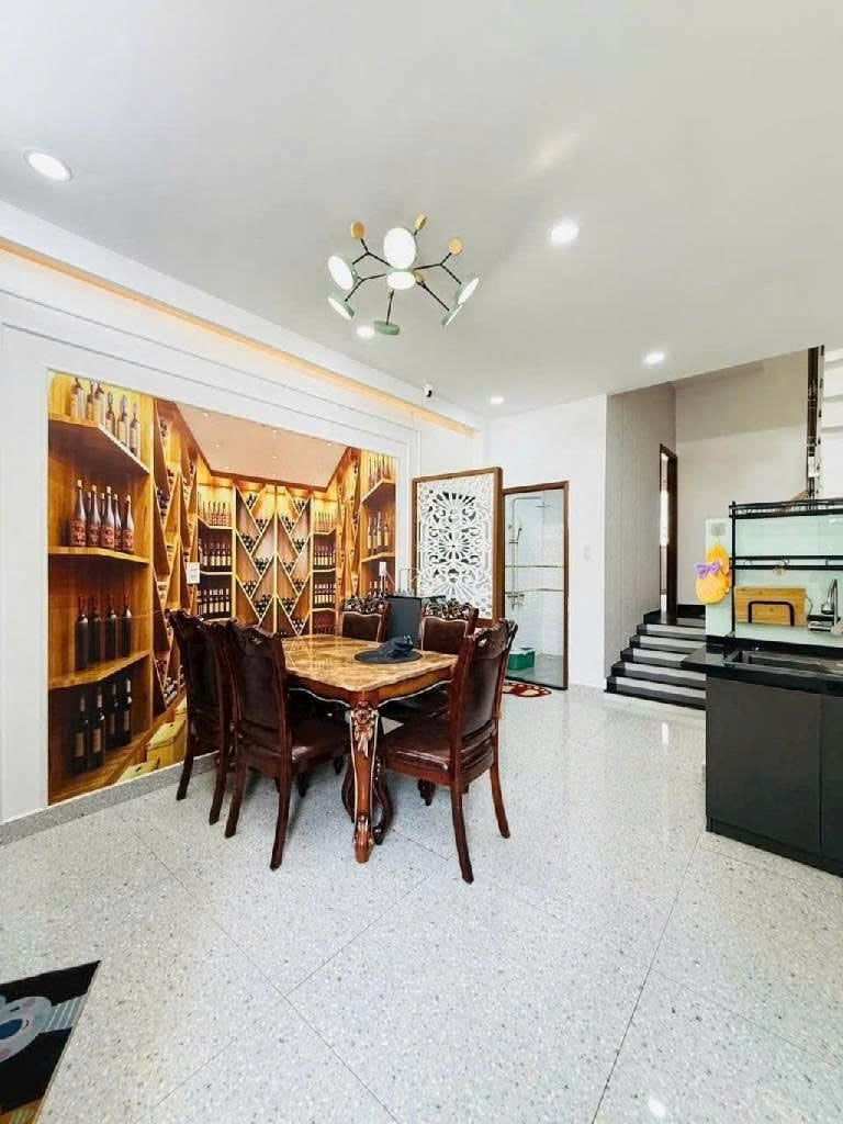 NHÀ 4 TẦNG LUNG LINH FULL NỘI THẤT XỊN XÒ - KHU DÂN CƯ ĐỒNG BỘ CAO TẦNG - SÁT CÔNG VIÊN LÀNG HOA - HẺM XE HƠI TỚI CỬA -
