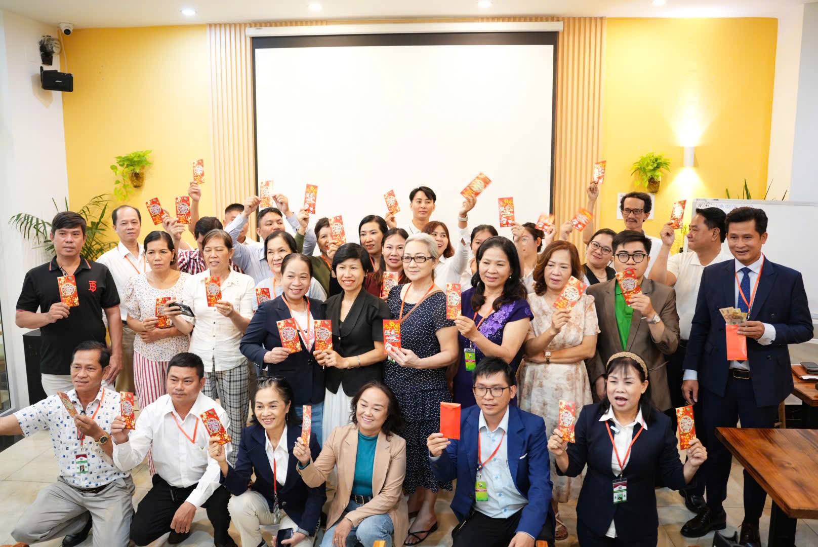 Tuyển dụng BĐS – Vạn Phú Land 123 Tân Bình, Số 8 Lê Trung Nghĩa. Chuyên Tân Bình - Tân Phú - Phú Nhuận