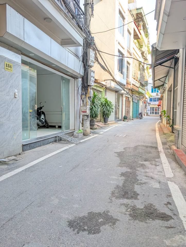 CHÍNH CHỦ B.Á.N NHÀ DÂN XÂY LAI XÁ – 40m x 4 TẦNG CHẮC ĐẸP – CHỈ NHỈNH 5 TỶ!