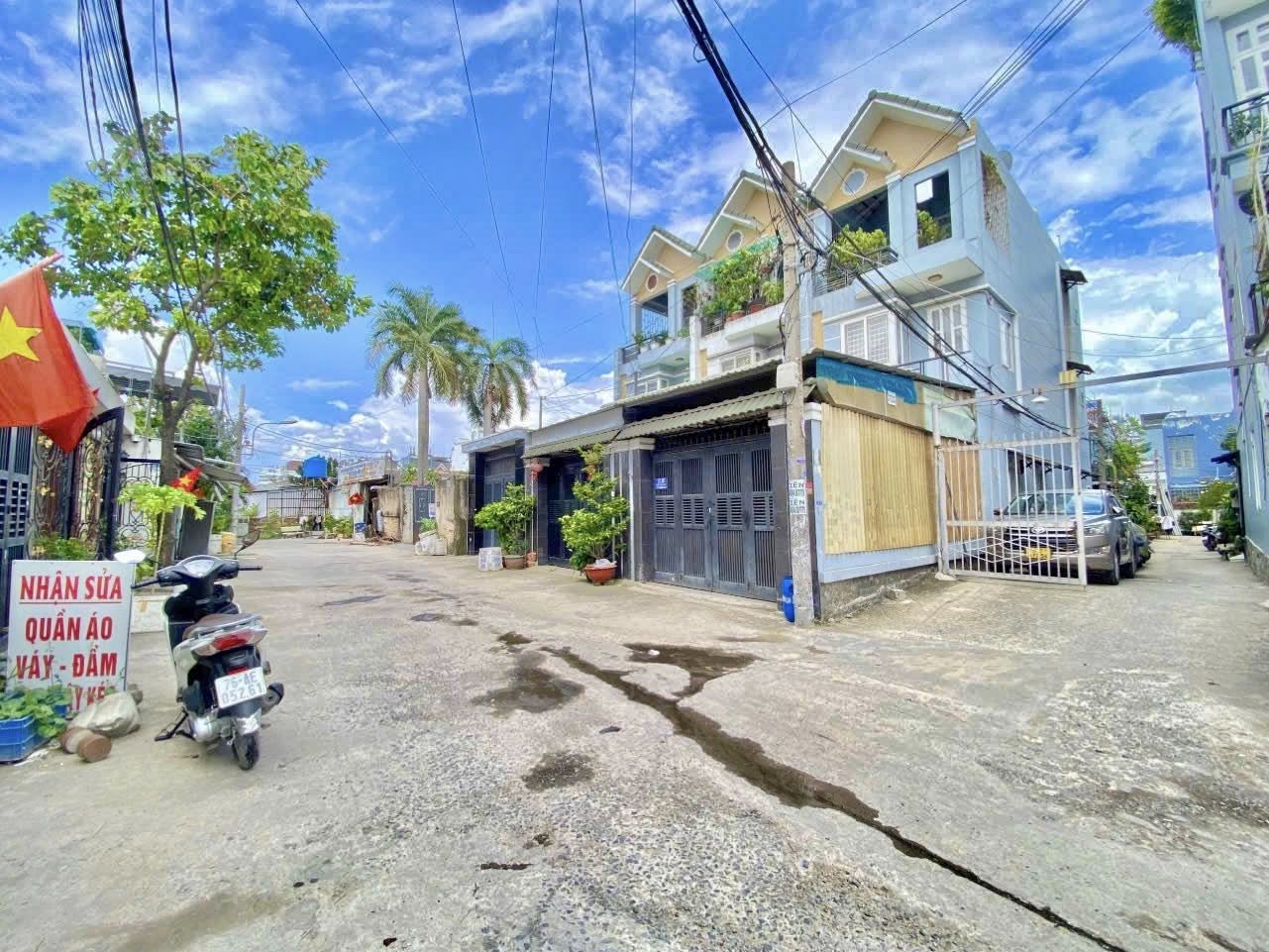 NHÀ ĐẸP HẺM XE HƠI THẠNH LỘC 16 GẦN CHỢ CẦU ĐỒNG, LÊN GÒ VẤP TIỆN, GIÁ TỐT