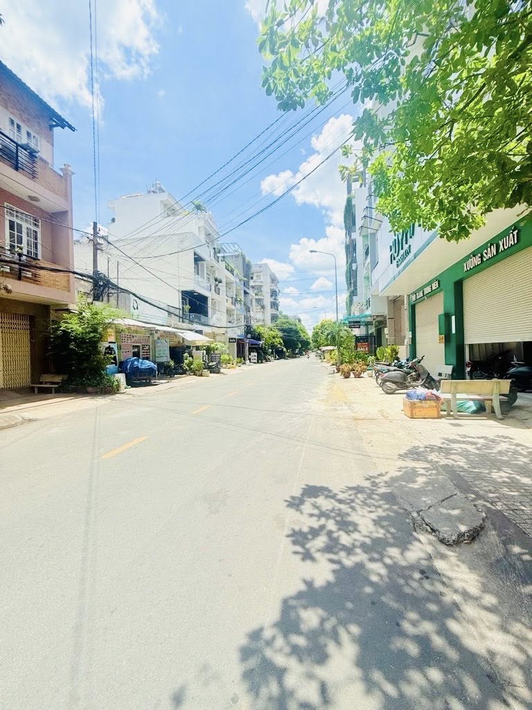 MTKD NGAY CHỢ TÂN HƯƠNG – ĐƯỜNG 16M + LỀ 2M – NỞ HẬU – 3 TẦNG – 7PN CHỈ 12.X