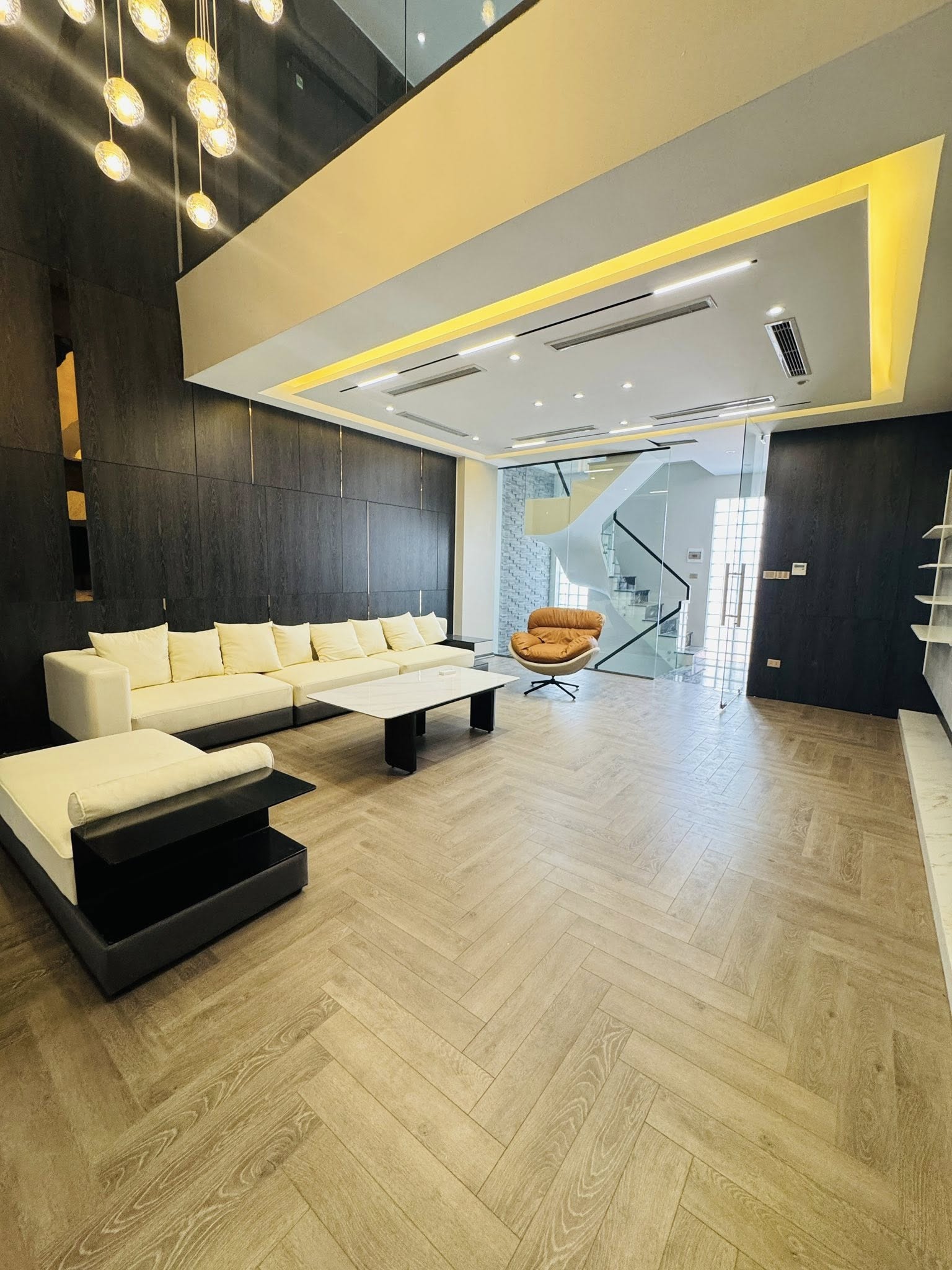 Bán Gấp Nhà Ngọc Thụy 56m2 8T Gara 2 Ô Tô, MT 5.6m, Full Nội Thất, Kinh Doanh - 21 Tỷ