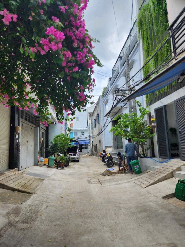 NHÀ ĐẸP DIỆN TÍCH TO - HẺM XE HƠI