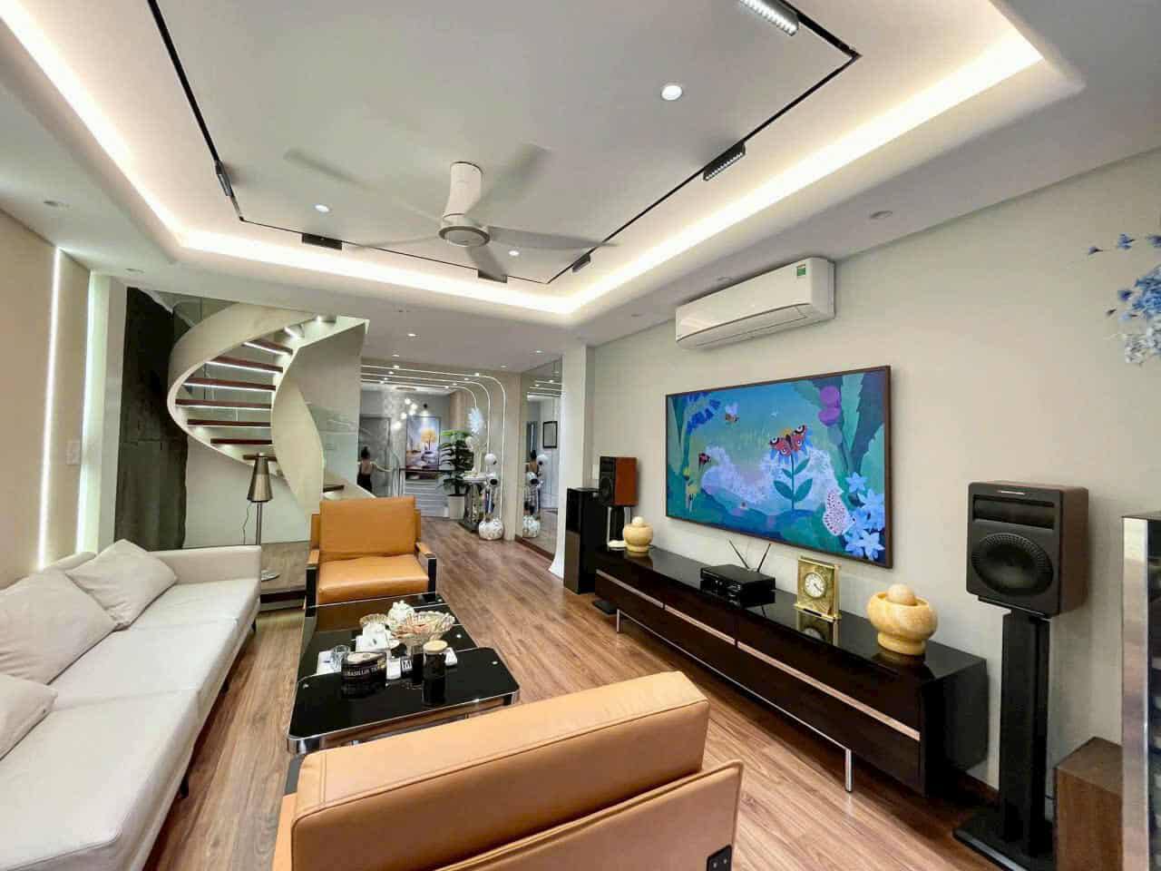 Bán nhà lõi Ba Đình – 50m² – 7 tầng thang máy – ô tô đỗ cửa – chỉ 16 tỷ