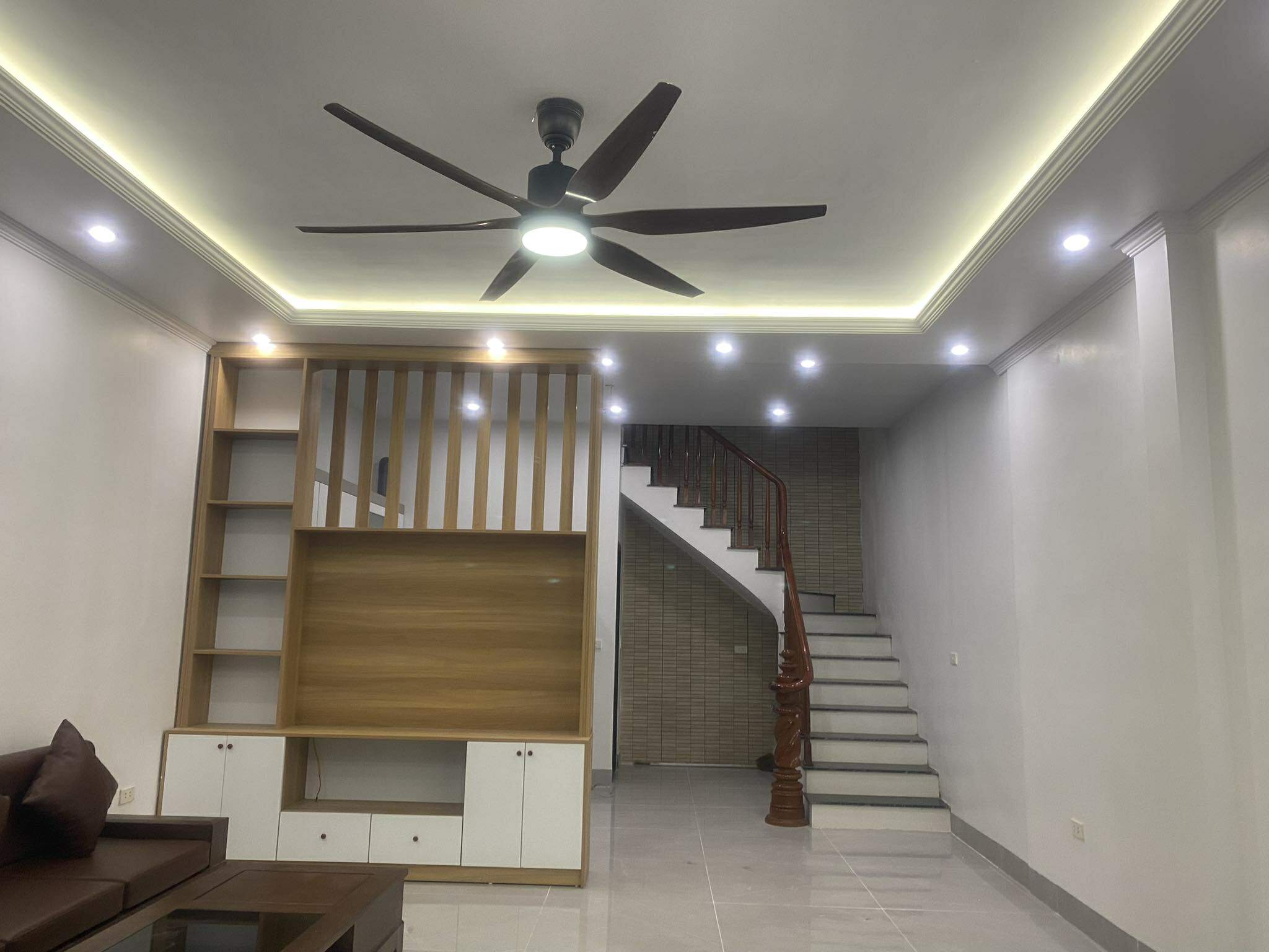 Cần tiền bán nhà 3 tầng Gia Lâm - Hà Nội, giá 6.3 tỷ