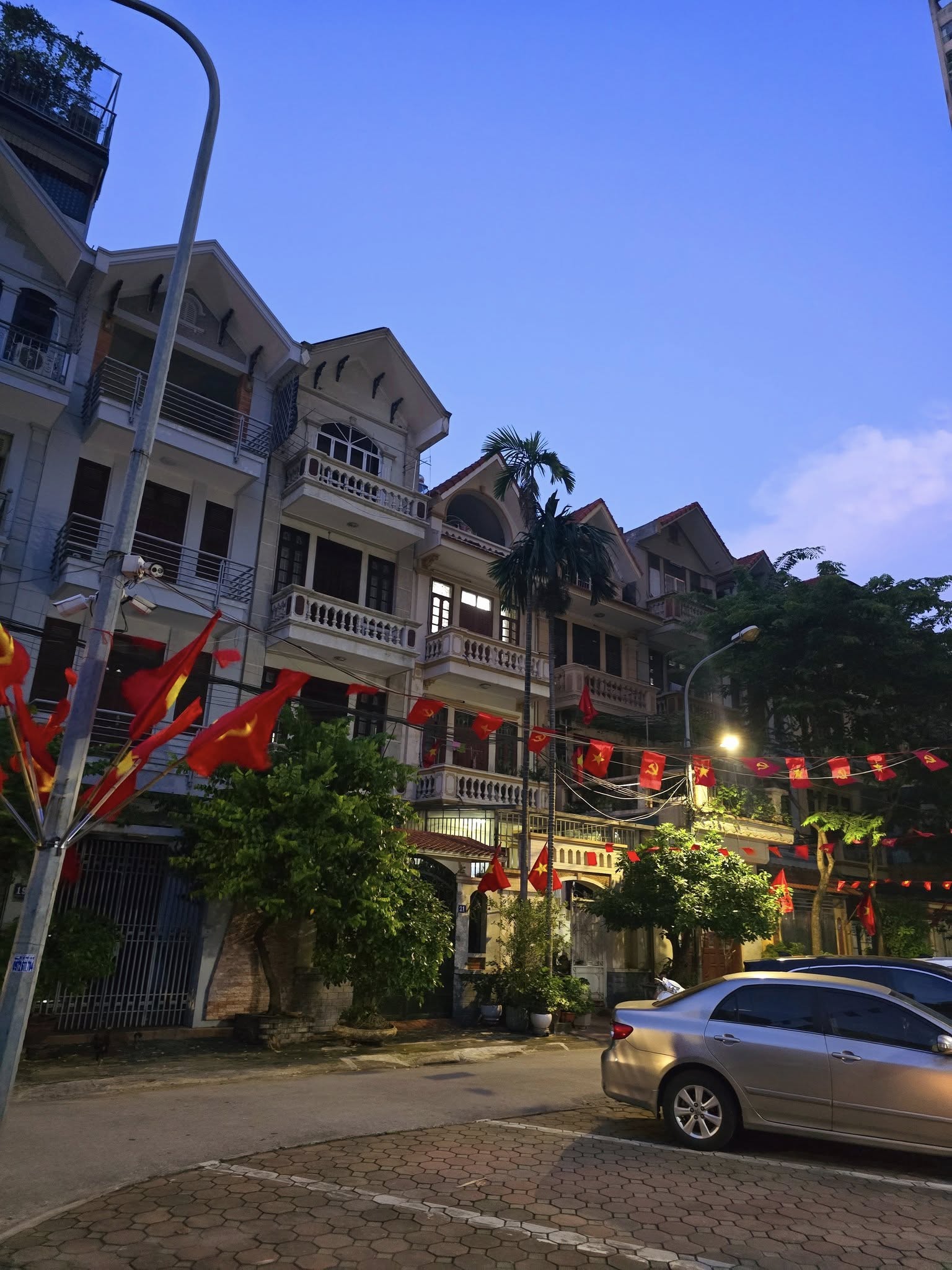 NHÀ PHỐ, NGHĨA ĐÔ, CẦU GIẤY-PHÂN LÔ-Ô TÔ-KD: 75M X5T, MT 4,5M, GIÁ 28,9 TỶ.