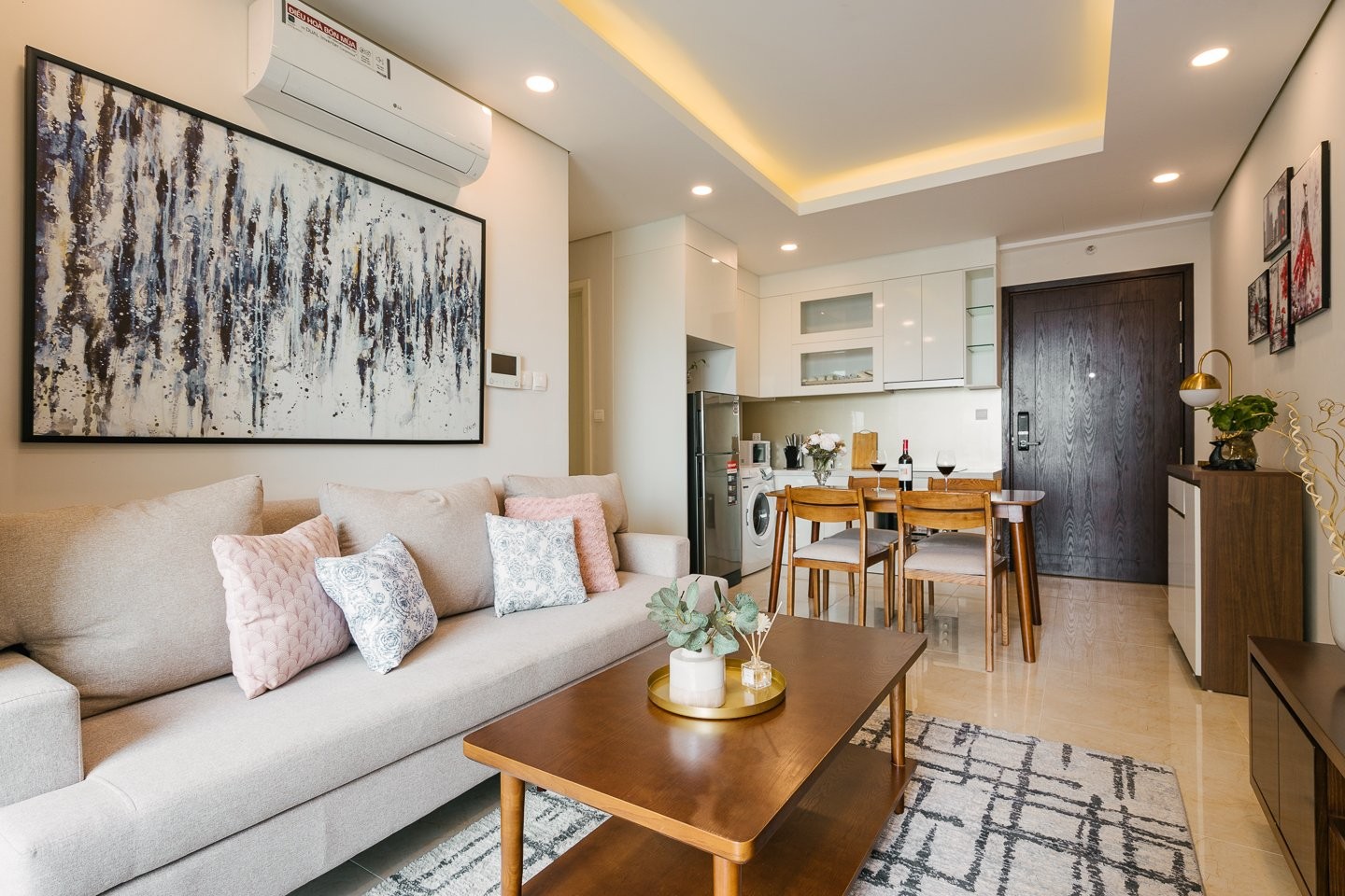 Mới tinh, thơm mùi sơn, Bán tòa 9 tầng 1 hầm, Hoàng Quốc Việt, 220m2, Mt: 10, 96 tỷ