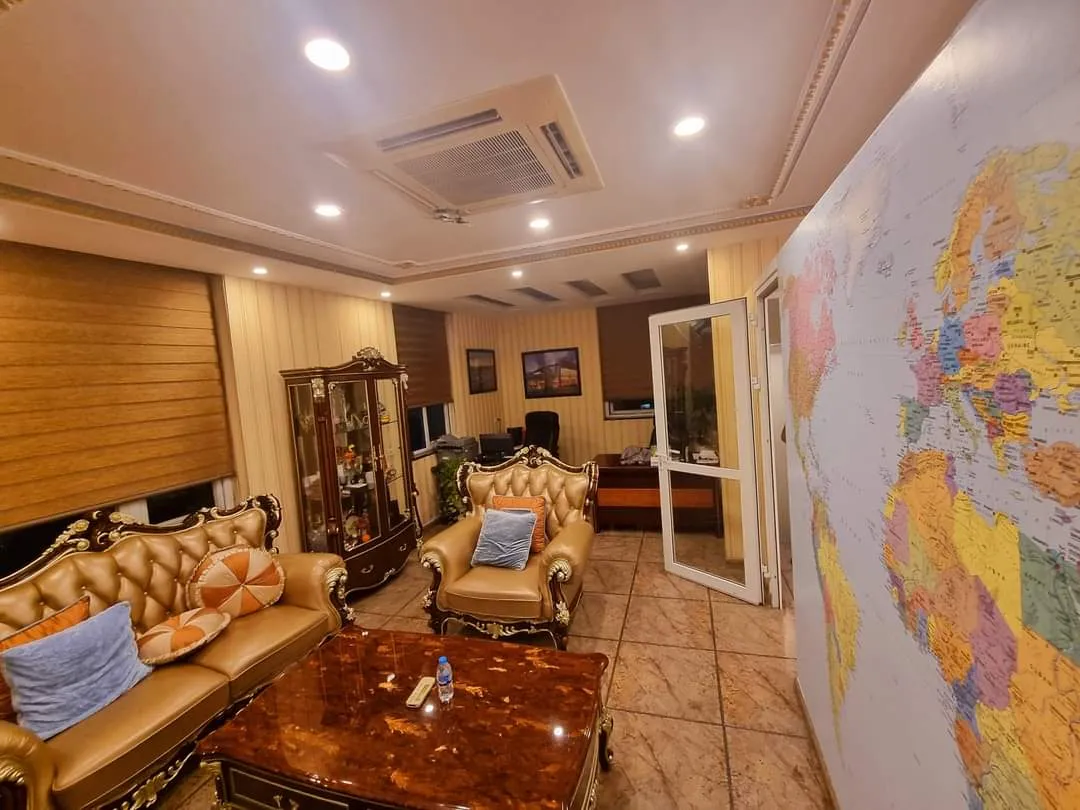 Nhà phố Trần Quang Diệu, Hoàng Cầu, 5 tầng 82m2, lô góc 2 mặt tiền 10m, 3 ô tô đỗ cửa, đẳng cấp thượng lưu