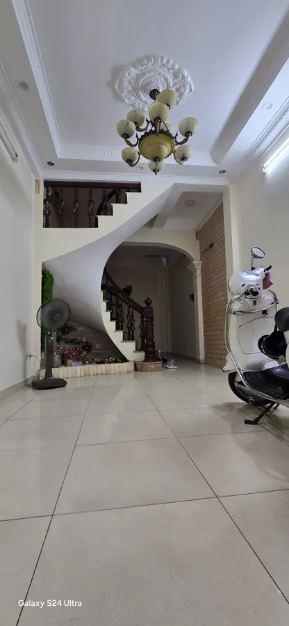 Bán Nhà Nguyễn Chí Thanh. Đống Đa. Ô Tô. Vỉa Hè. DT 45m2. MT 3,7m. 4 Tầng. Giá 18,1 Tỷ.