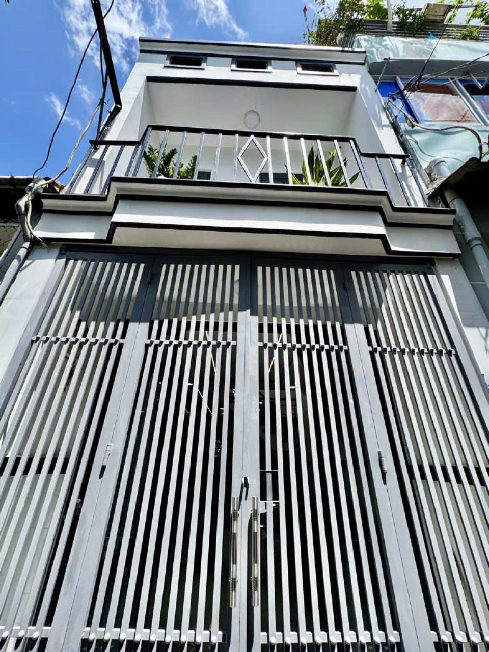 Nhà 2 tầng 32m2, Vuông – Nguyễn Duy Cung QV