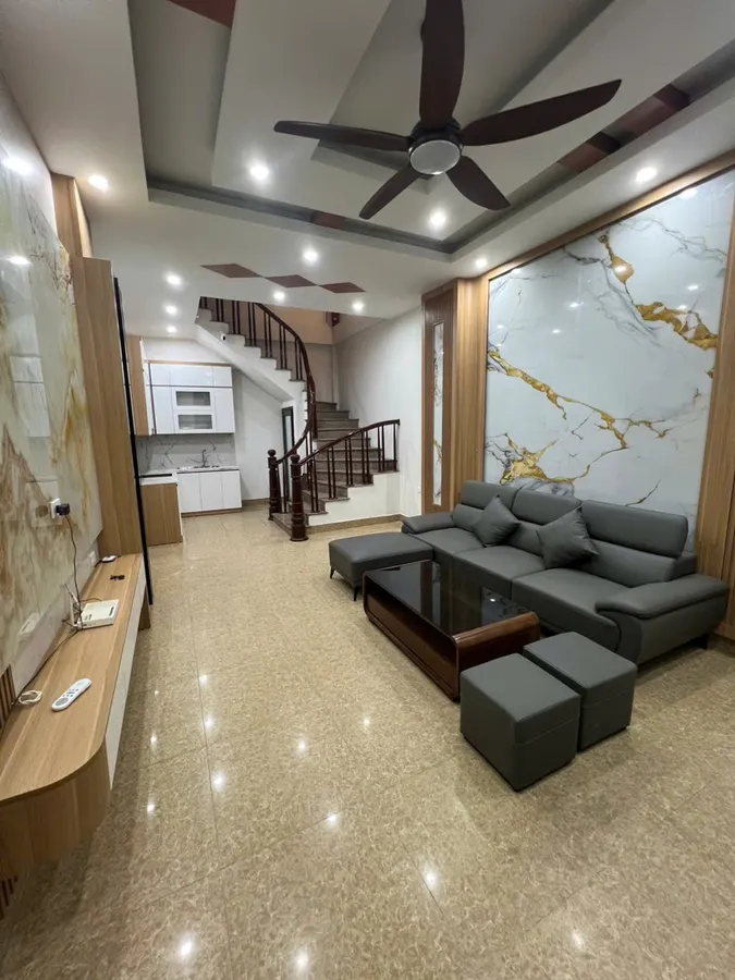 Ngõ nông rộng thẳng, thông 29 Khương Hạ và 387 Vũ Tông Phan. Khu vực Thanh Xuân đẹp, tiện ích, giao thông thuận tiện