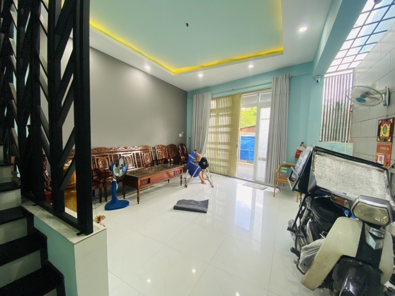 Bán nhà 3 tầng hẻm Số 23 Bình Trưng Tây, Q.2. DT 63m2, 3PN, sổ hồng. Giá 7.35 tỷ. LH: 0933125879