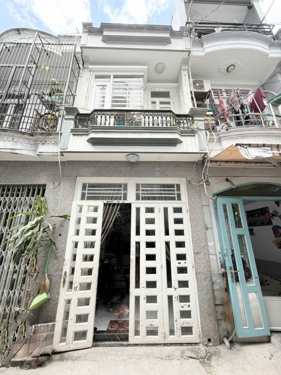 Nhà Vuông 2 tầng Hẻm xe hơi 30m2 – Đường Số 3 QV