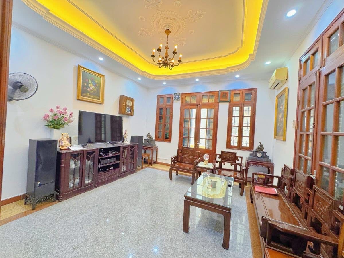 BÁN NHÀ DT 40M, 5 TẦNG PHỐ TRẦN KIM XUYẾN, Ô TÔ ĐỖ CỬA, NGÕ THÔNG,SÁT PHỐ,Ở NGAY CHỈ 15 TỶ.