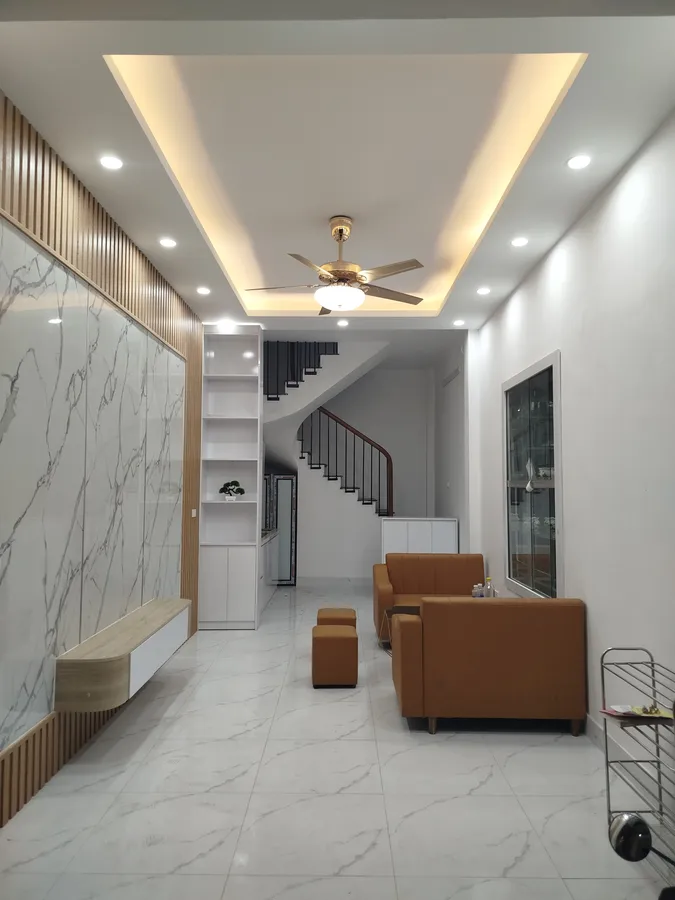 NHÀ ĐẸP PHỐ HOÀNG VĂN THÁI – SÁNG THOÁNG, Ở NGAY