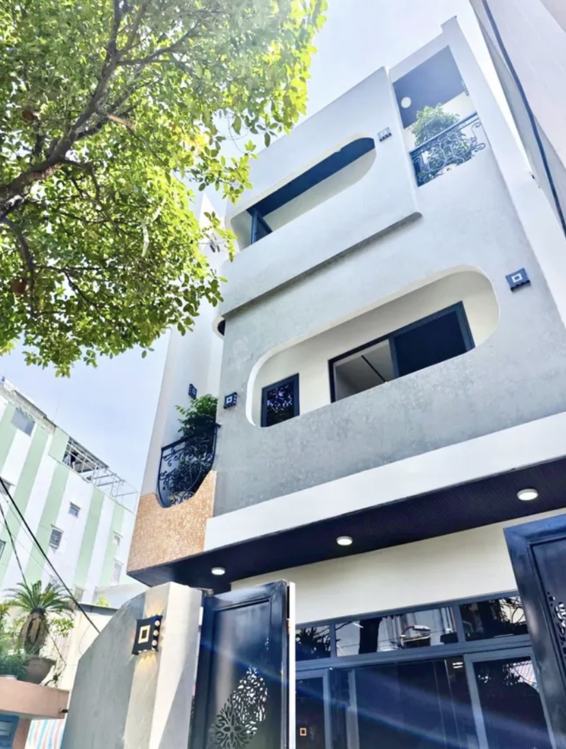 Nhà 3 tầng 2 mặt kiệt Điện Biên Phủ: DT:63m . Ngang 5m6