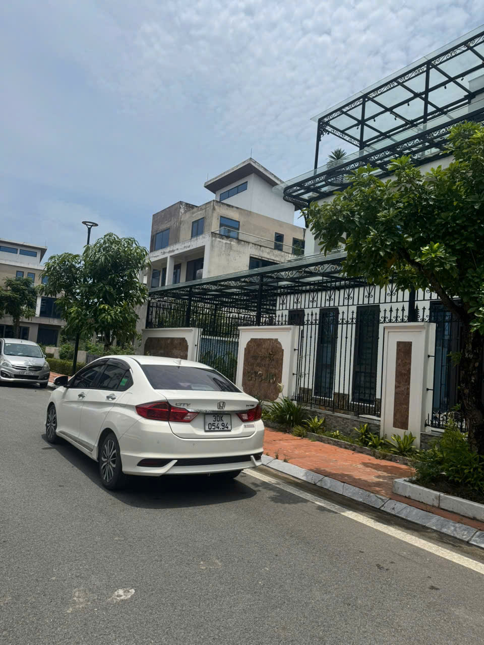 Bán Biệt thự Lan Viên Villas – Đặng Xá, Gia Lâm - 340m - dòng tiền tốt - vỉa hè , ô tô đỗ ,giá 66 tỷ