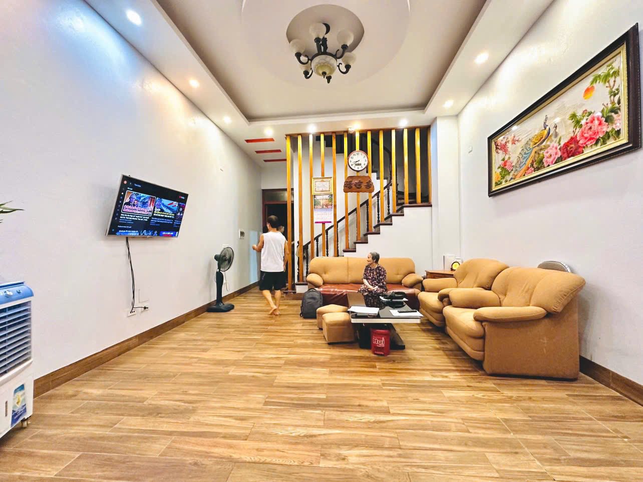 Bán nhà phố Hoàng Quốc Việt, Cầu Giấy, 82m2, ô tô, ngõ thông, kinh doanh, 2 thoáng, 20 tỷ
