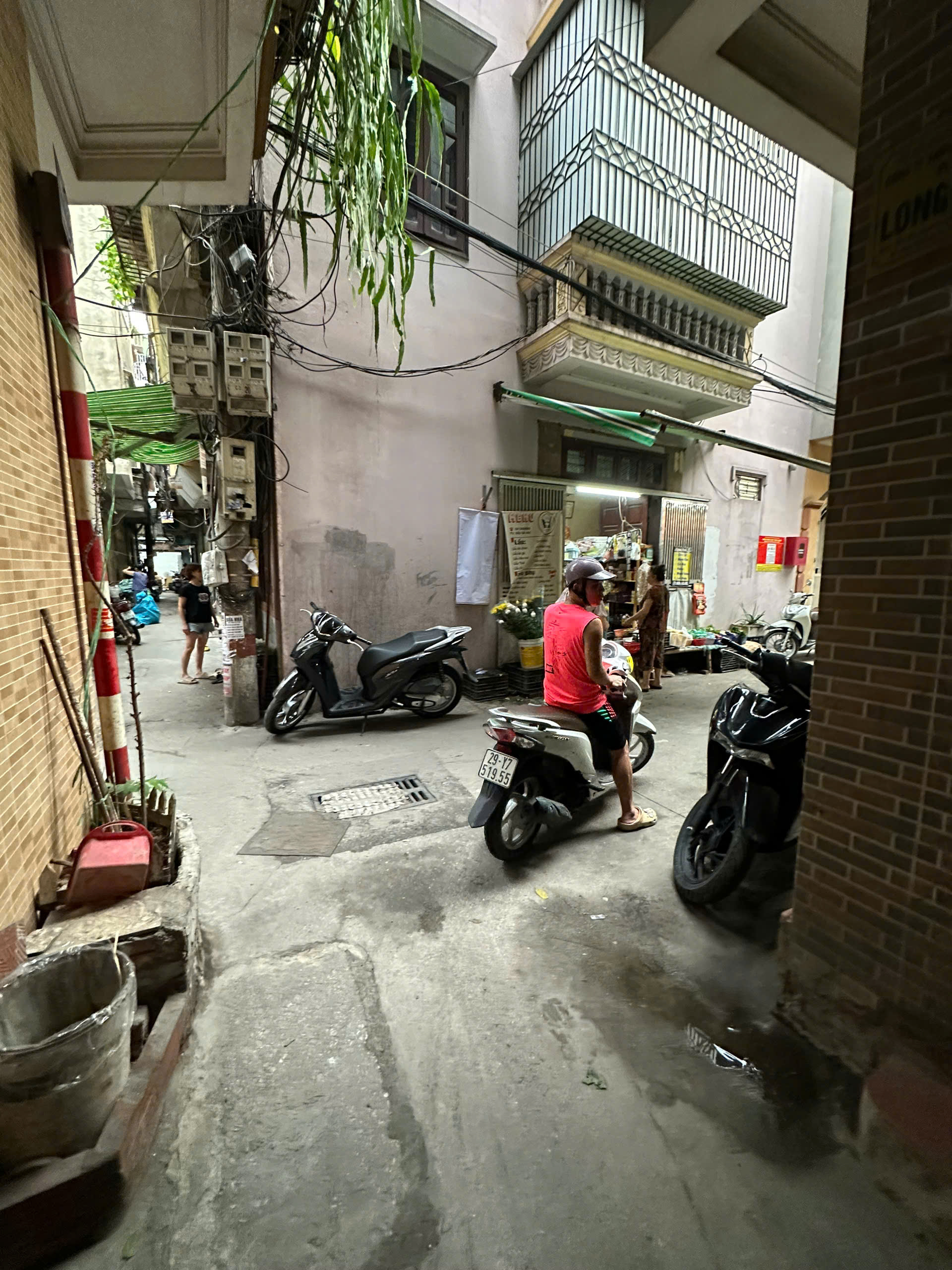 Cho thuê nhà ngõ 13 Lĩnh Nam, 4 tầng x 26m2, 3 ngủ, 4 vệ sinh, 12 triệu