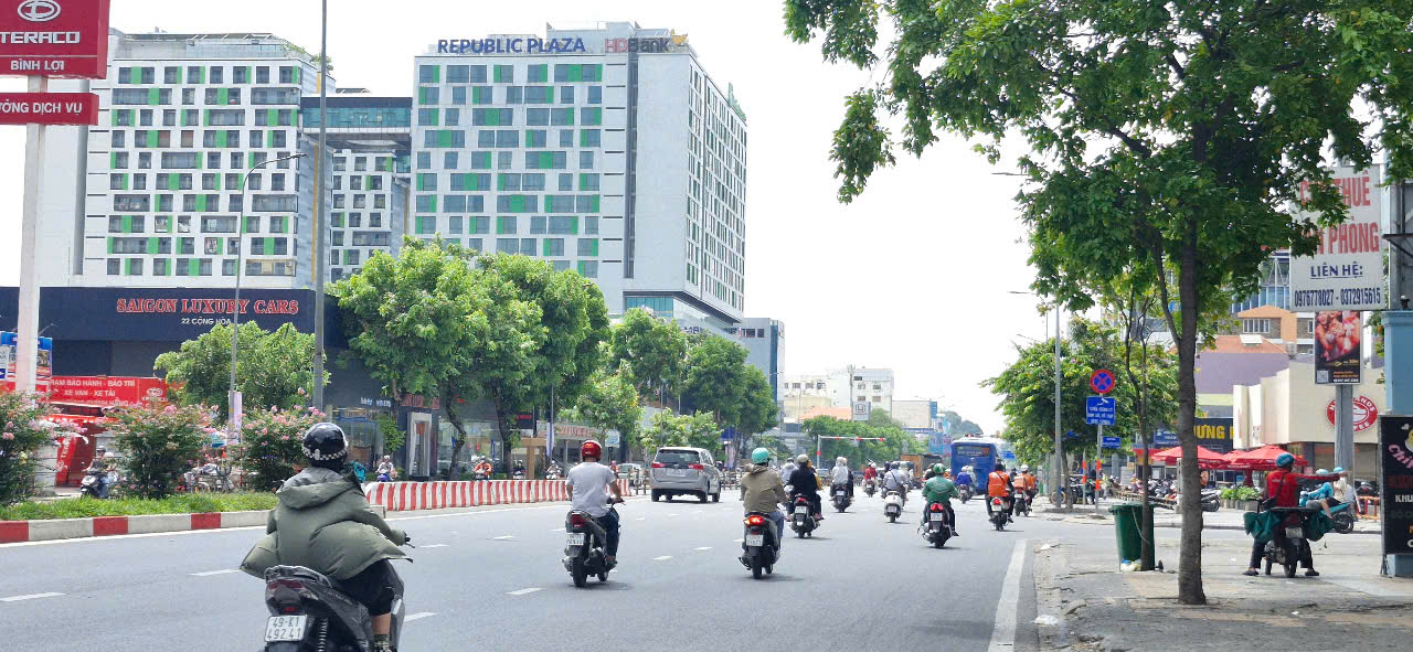 Bán nhà mặt tiền, 132m2, Lê Tấn Quốc, Sát Cộng Hòa, Gần Ga T3, Etown, Sổ hồng riêng.