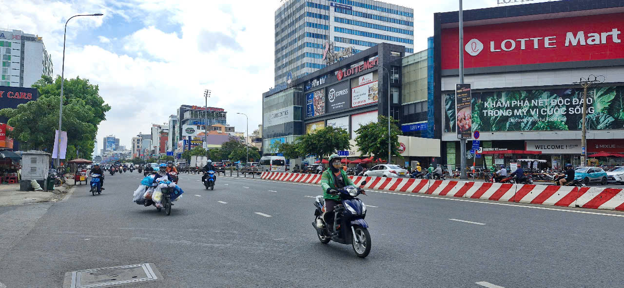 Bán gấp Vp mặt tiền, Nhất Chi Mai, 3 tầng gần nhà Ga T3, Sổ hồng riêng, Rất dễ cho thuê.