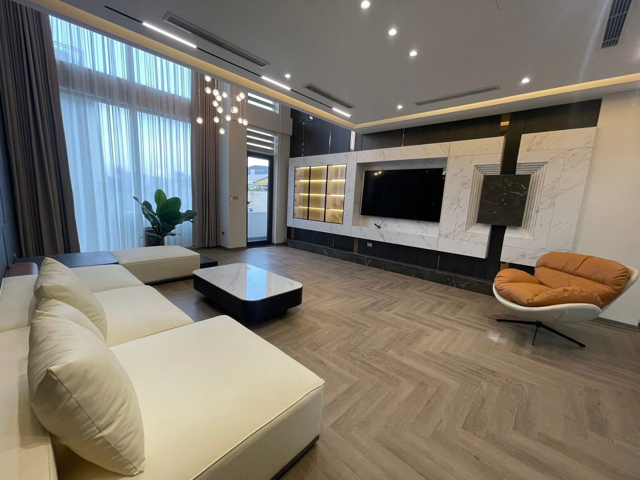 BÁN NHÀ DT 74M, 6 TẦNG PHỐ TRUNG KÍNH, NGÕ THÔNG, KINH DOANH, GARA Ô TÔ, Ở NGAY CHỈ 22 TỶ.