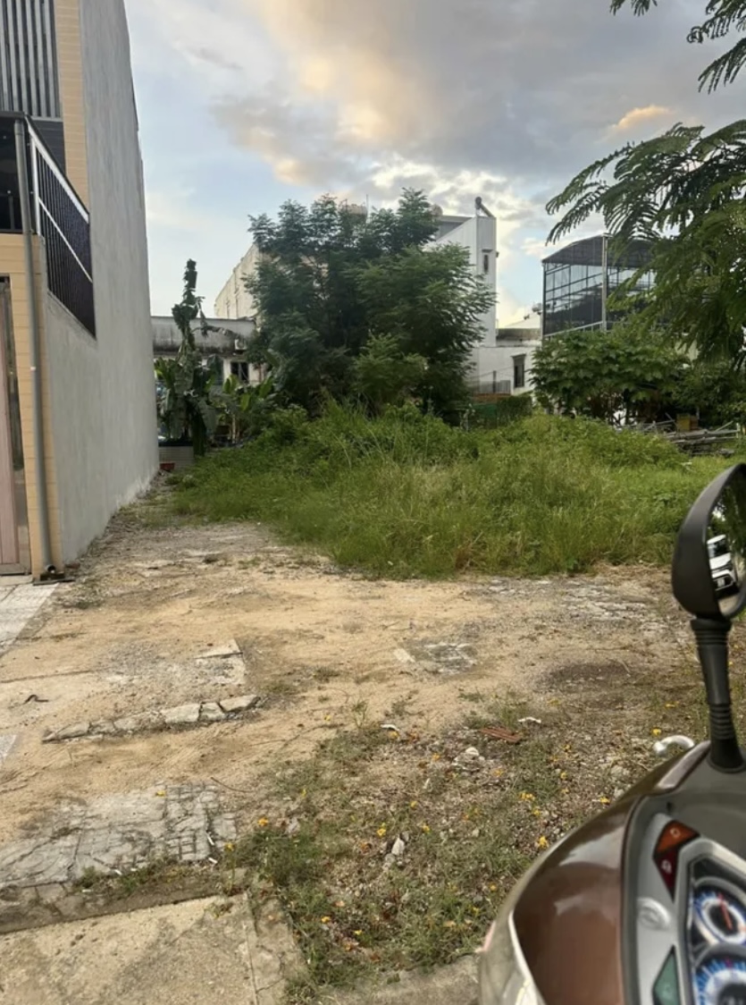 Lô đất mặt tiền Đoàn Khuê . DT:99,3m . Ngang 5m66