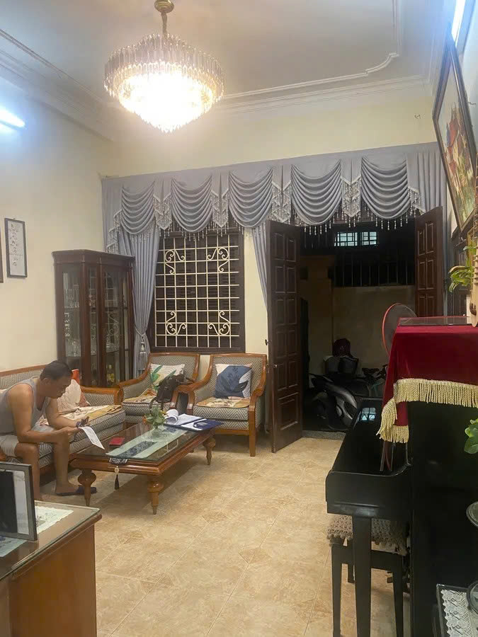 Bán nhà phố Hoàng Hoa Thám 10.6 tỷ 61m2 xây 4 tầng đẹp ô tô đỗ cổng hiếm quận Ba Đình