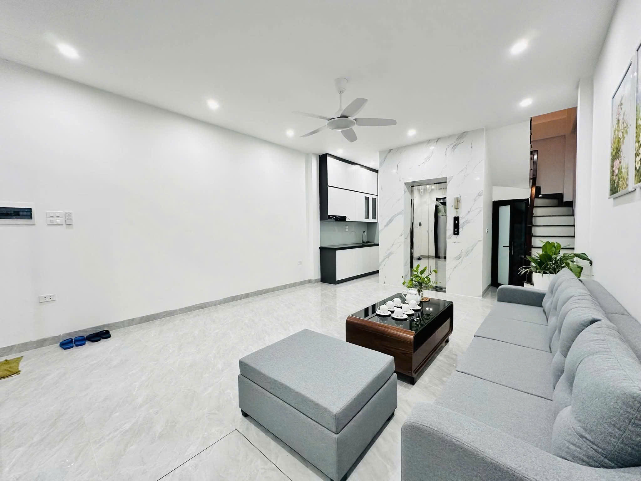 Bán nhà phố Hoàng Hoa Thám 41m2 mặt tiền 4.6m xây 6T thang máy giá hơn 11 tỷ hiếm Ba Đình