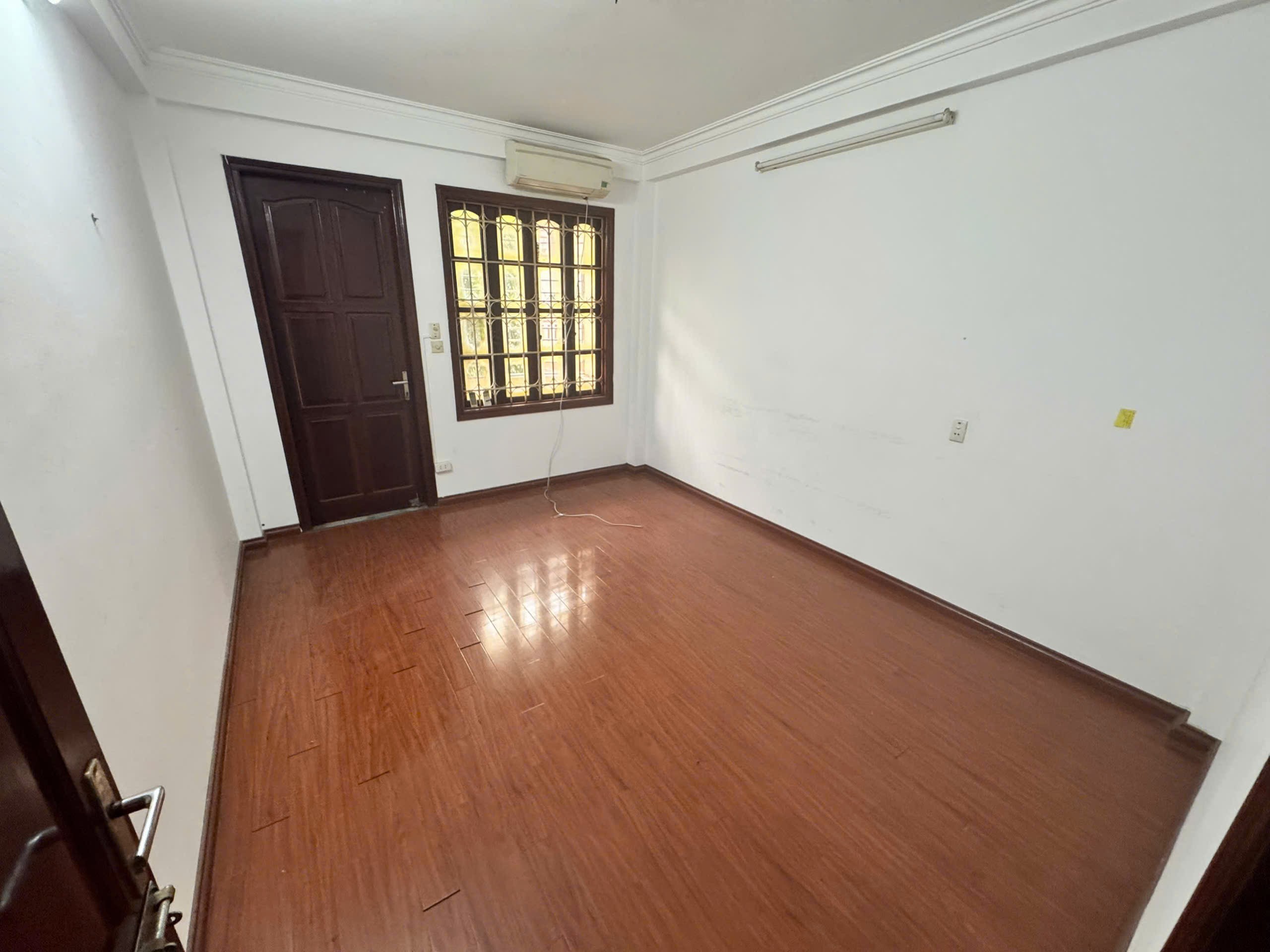 Bán nhà Huỳnh Thúc Kháng, Đống Đa, Hà Nội. Diện tích: 55m2x 4 tầng