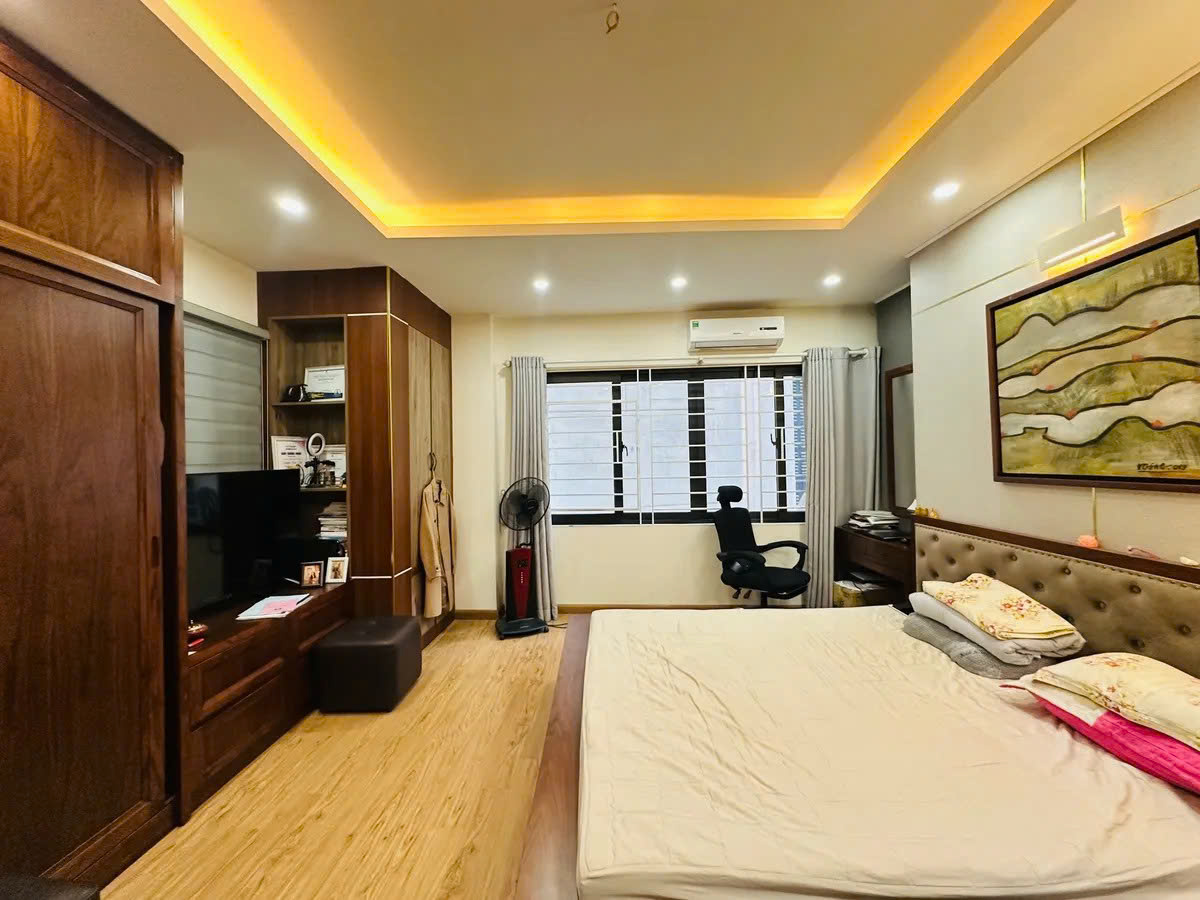 Bán nhà phố Láng Hạ 41m2 xây 5 tầng mặt tiền 5.6m giá 9.6 tỷ trung tâm quận Ba Đình