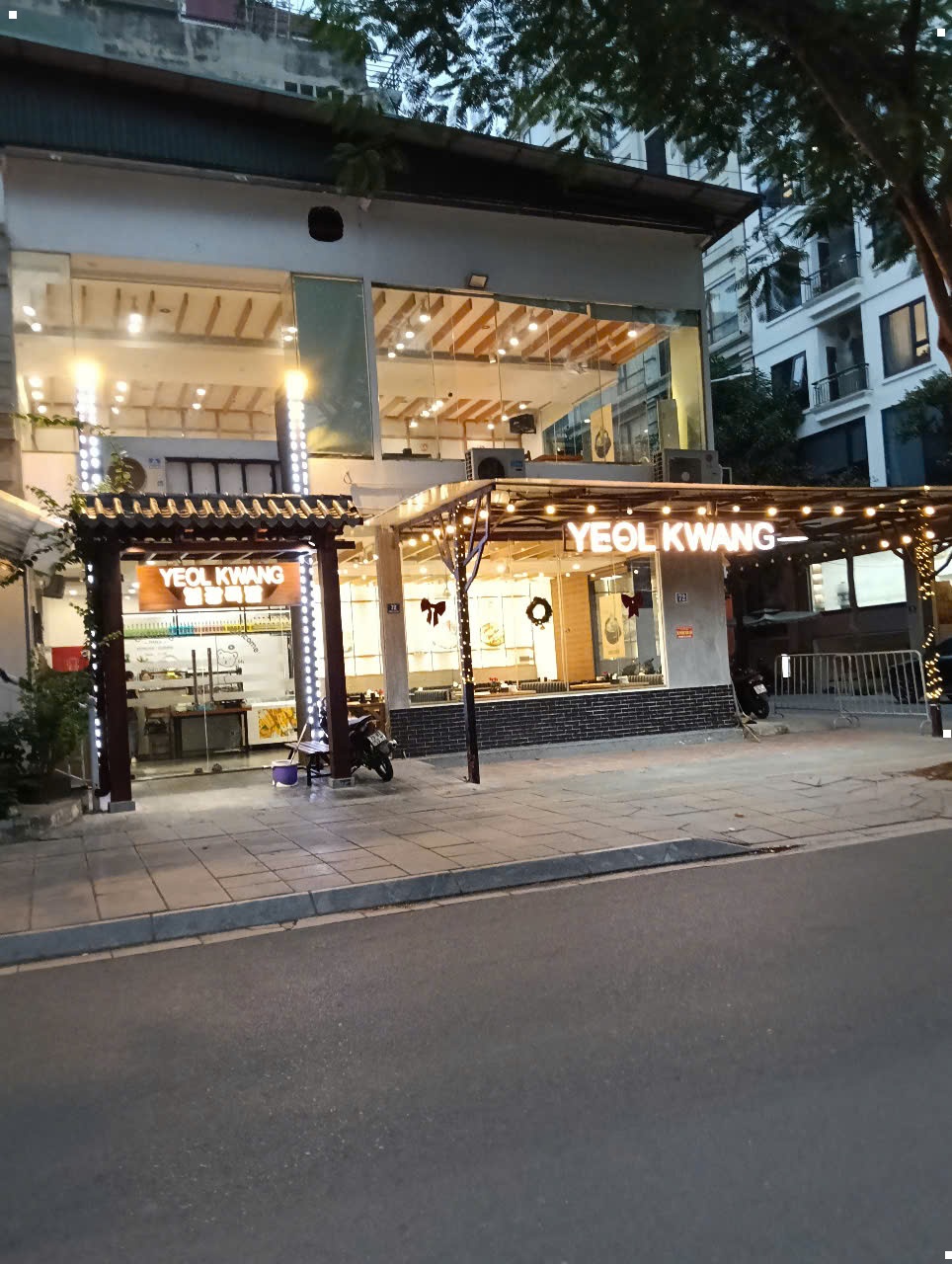 CHO THUÊ NHÀ PHỐ MINH KHAI – HAI BÀ TRƯNG HÀ NỘI Diện tích: 70m2 x 4 tầng Mặt tiền: 10m