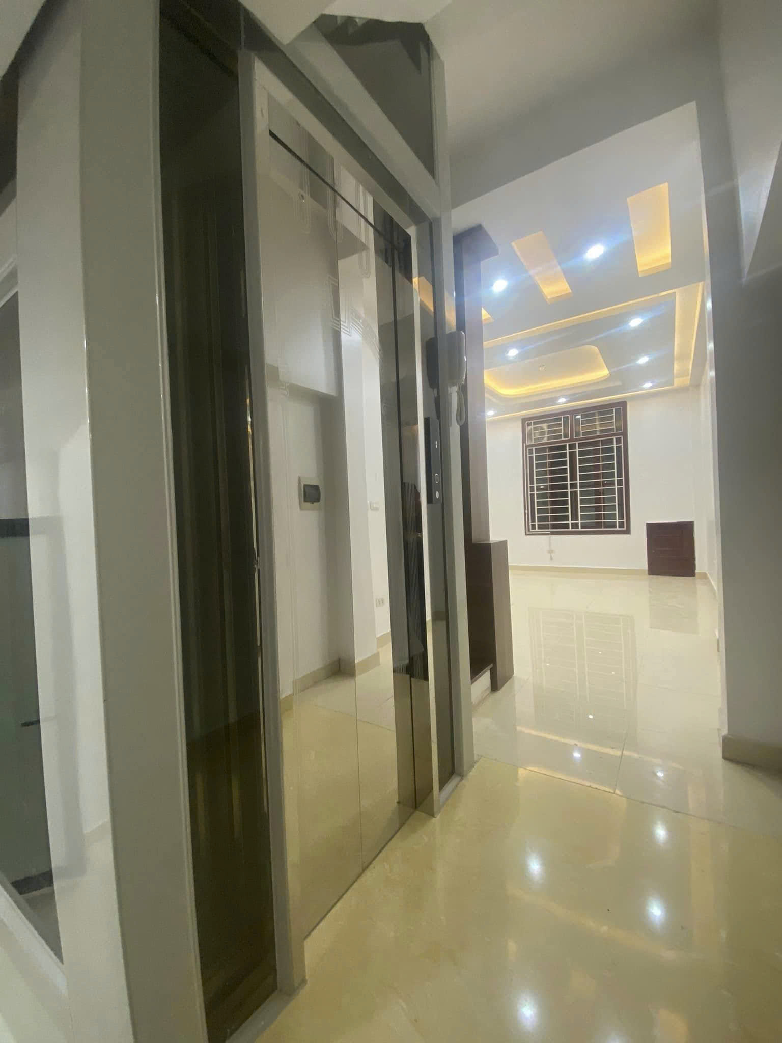 Bán nhà phố Nguyễn Đình Chiểu 45m2, 6T thang máy đẹp 2 thoáng gần Công viên giá 12 tỷ