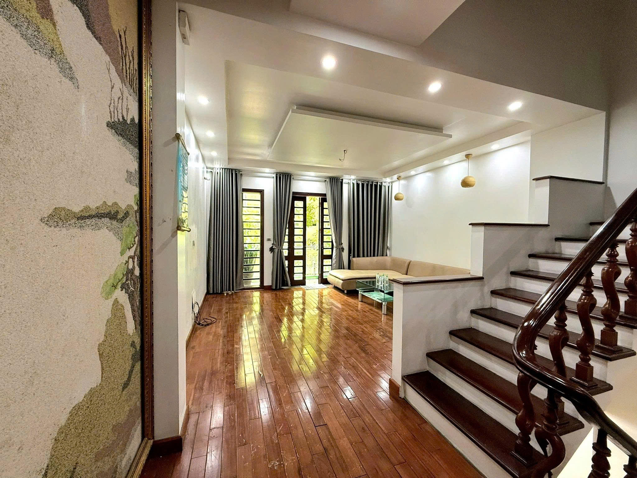 Bán nhà phố Xã Đàn 52m2 xây 5 tầng mặt tiền 6.8m Gara ô tô nhỉnh 18 tỷ trung tâm Đống Đa