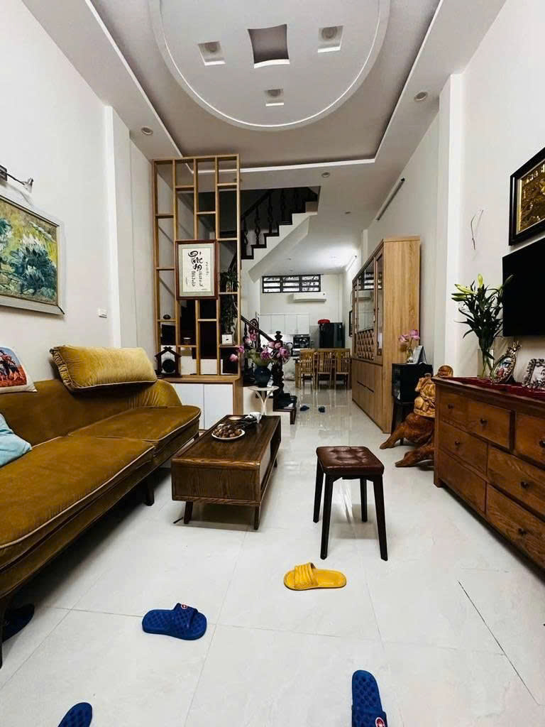 Bán nhà phố Giảng Võ 47m2 xây 4 tầng đẹp 2 thoáng ô tô đỗ cổng nhỉnh 12 tỷ hiếm Đống Đa