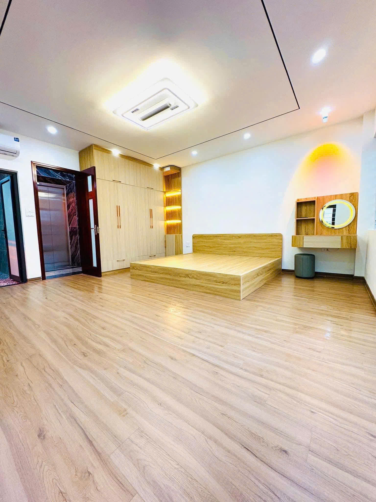 Bán nhà phố Xã Đàn 35m2, 6T thang máy Gara ô tô lô góc giá 10.8 tỷ hiếm quận Đống Đa