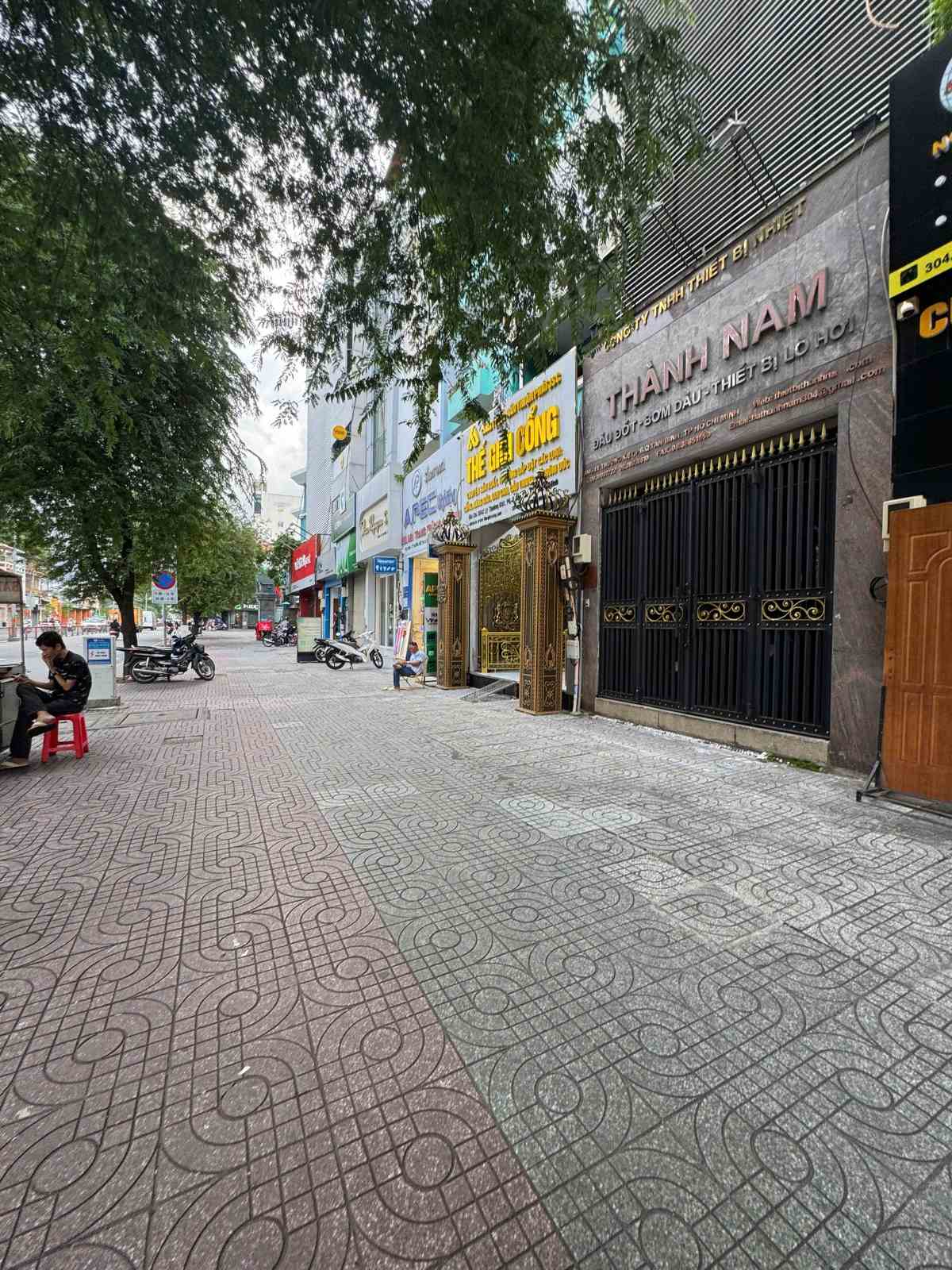 Giảm giá sâu Bán nhà mặt tiền Lý Thường Kiệt, P.6, Tân Bình (4x20m) trệt 4 lầu - giá 28 tỷ